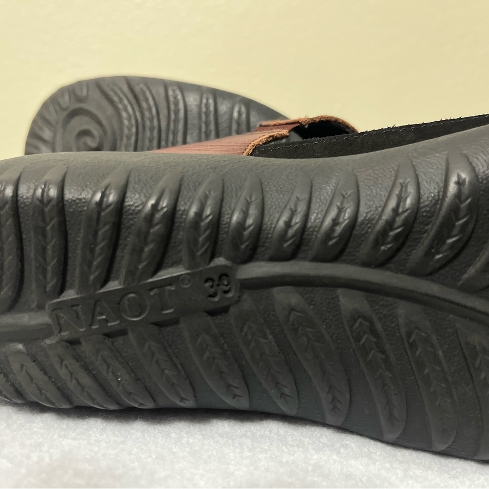 NAOT 'Papaki' Black Velvet & Brown Leather Mary Jane Sandals EU 39 | US 8.5 - Picture 8 of 12